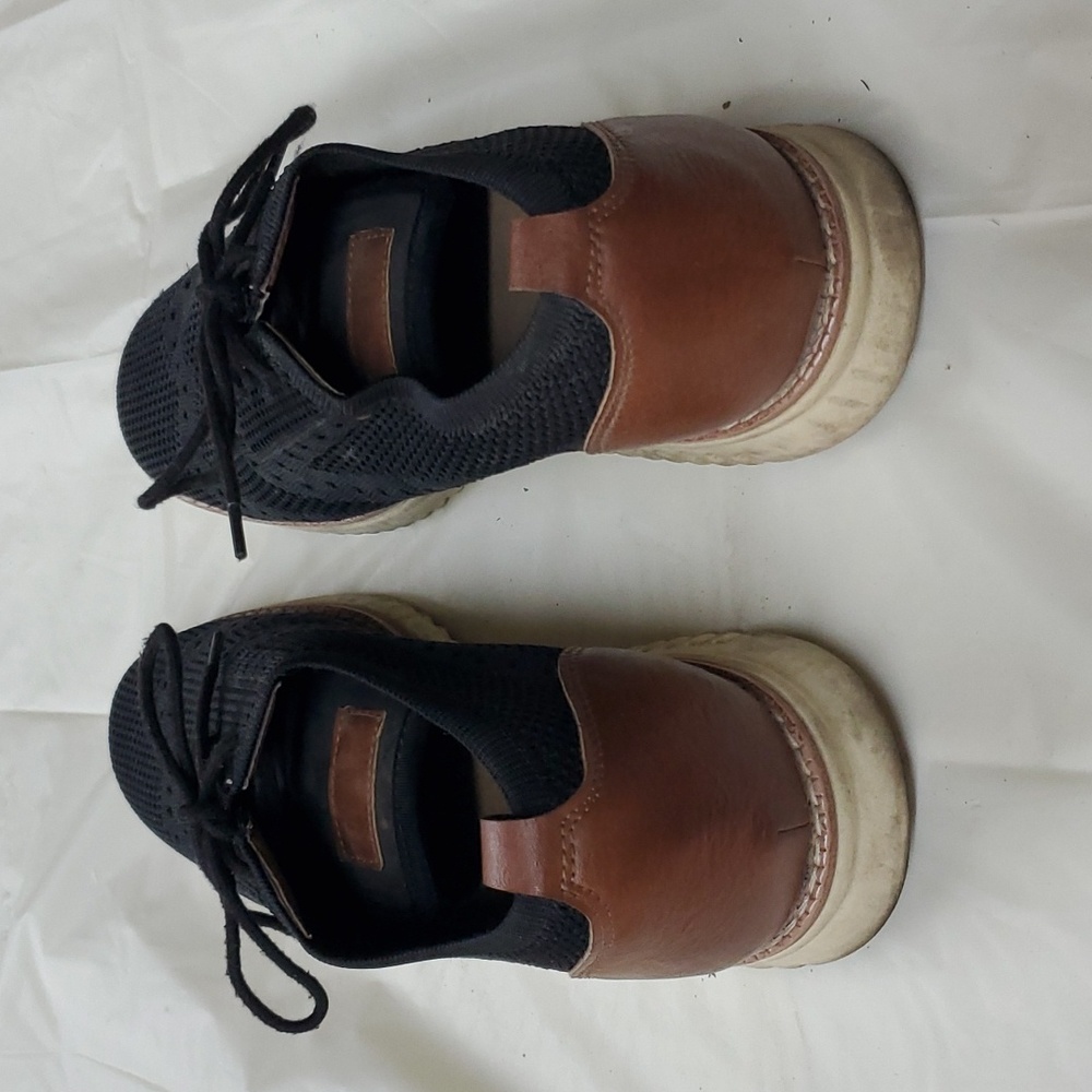 Shoes - Picture 3 of 4
